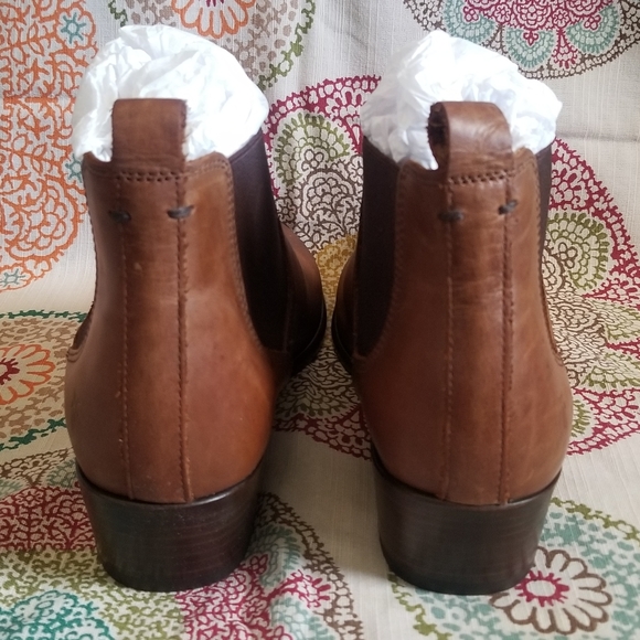 Frye Women's Carson Chelsea Ankle Boots - Picture 8 of 12